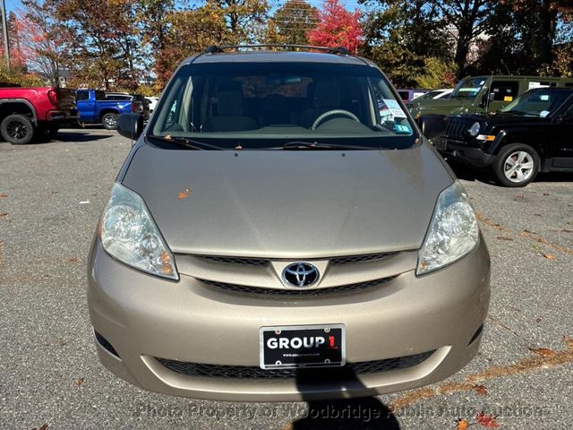2010 Toyota Sienna LE - 22936499 - 16