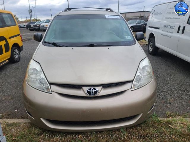 2010 Toyota Sienna LE - 22936499 - 1