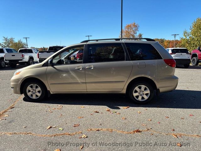 2010 Toyota Sienna LE - 22936499 - 19