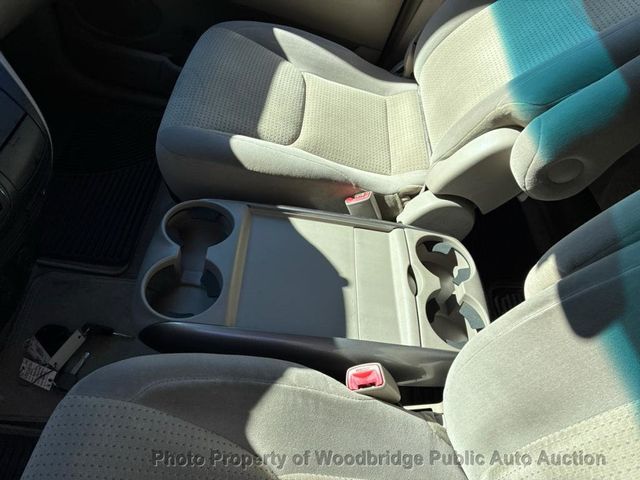 2010 Toyota Sienna LE - 22936499 - 24