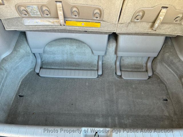 2010 Toyota Sienna LE - 22936499 - 28