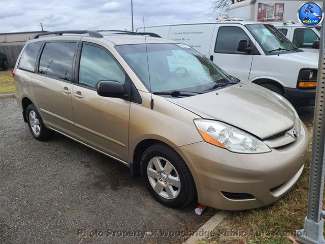 2010 Toyota Sienna LE - 22936499 - 2