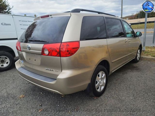 2010 Toyota Sienna LE - 22936499 - 3