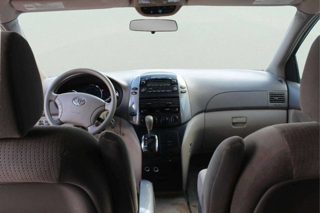 2010 Toyota Sienna LE 7 Passenger 4dr Mini Van - 23010025 - 6
