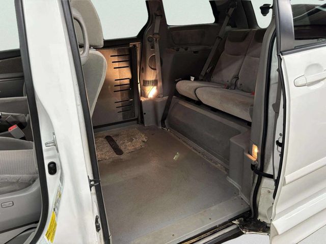 2010 Toyota Sienna LE 7 Passenger 4dr Mini Van - 23018678 - 13