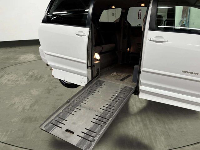 2010 Toyota Sienna LE 7 Passenger 4dr Mini Van - 23018678 - 16