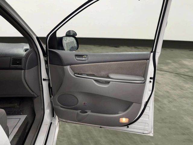 2010 Toyota Sienna LE 7 Passenger 4dr Mini Van - 23018678 - 21