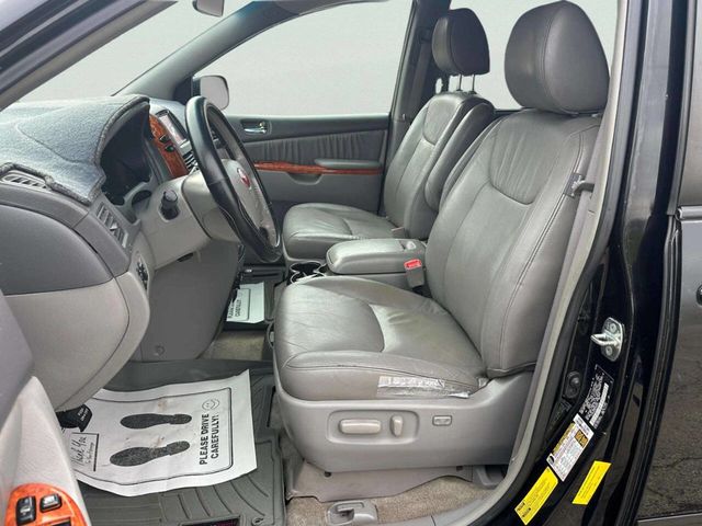 2010 Toyota Sienna XLE 7 Passenger 4dr Mini Van - 22949714 - 11