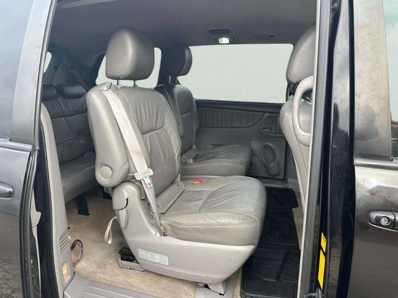 2010 Toyota Sienna XLE 7 Passenger 4dr Mini Van - 22949714 - 14