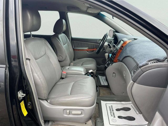 2010 Toyota Sienna XLE 7 Passenger 4dr Mini Van - 22949714 - 15