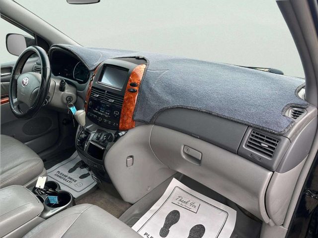 2010 Toyota Sienna XLE 7 Passenger 4dr Mini Van - 22949714 - 16