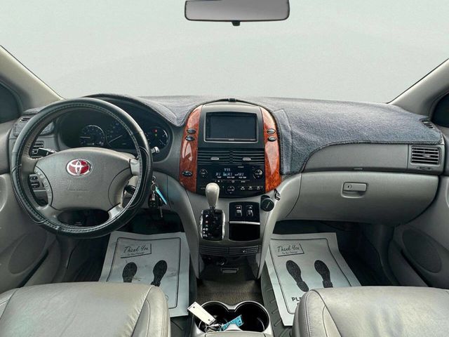 2010 Toyota Sienna XLE 7 Passenger 4dr Mini Van - 22949714 - 17