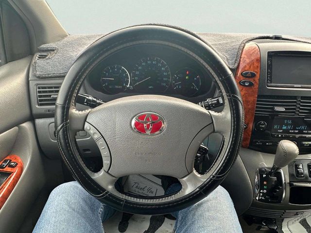 2010 Toyota Sienna XLE 7 Passenger 4dr Mini Van - 22949714 - 18