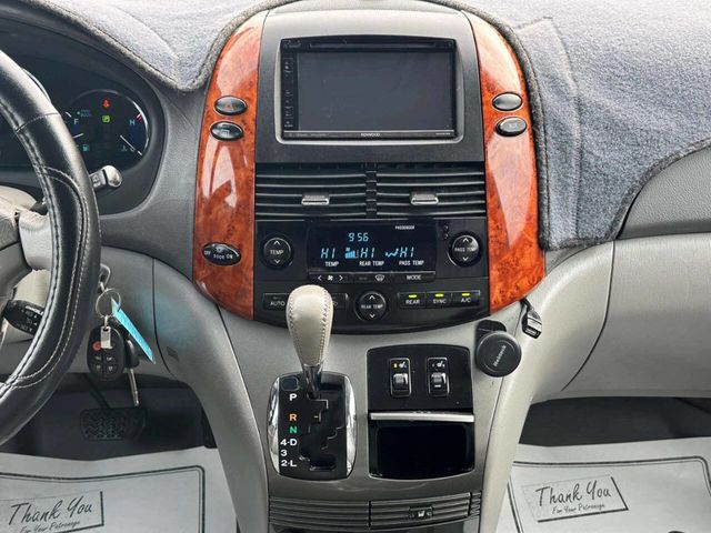 2010 Toyota Sienna XLE 7 Passenger 4dr Mini Van - 22949714 - 21