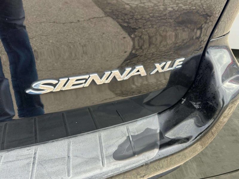 2010 Toyota Sienna XLE 7 Passenger 4dr Mini Van - 22949714 - 23