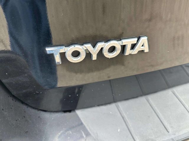 2010 Toyota Sienna XLE 7 Passenger 4dr Mini Van - 22949714 - 24