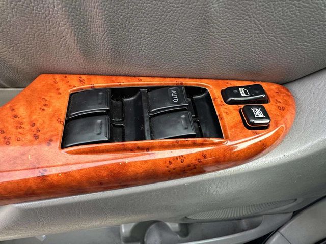 2010 Toyota Sienna XLE 7 Passenger 4dr Mini Van - 22949714 - 25