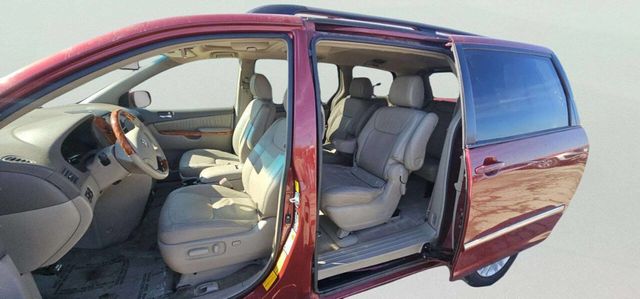2010 Toyota Sienna XLE AWD 7 Passenger 4dr Mini Van - 22992759 - 6