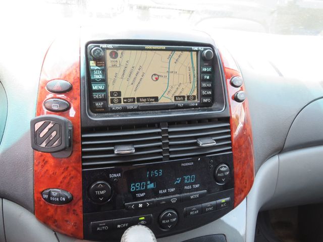 2010 Toyota Sienna XLE AWD Clear Title) - 23054793 - 12