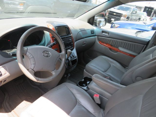 2010 Toyota Sienna XLE AWD Clear Title) - 23054793 - 4