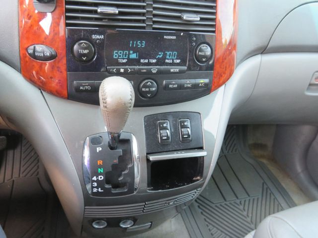 2010 Toyota Sienna XLE AWD Clear Title) - 23054793 - 8