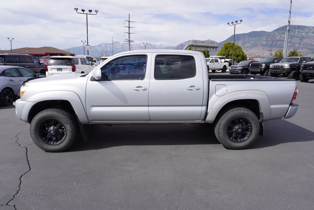 2010 Toyota Tacoma photo 2