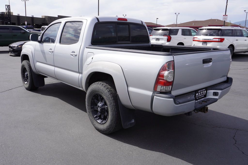 2010 Toyota Tacoma photo 3