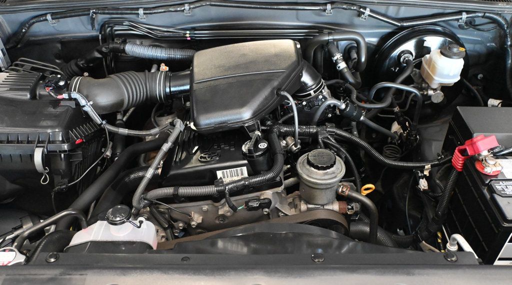 Toyota Tacoma photo 14