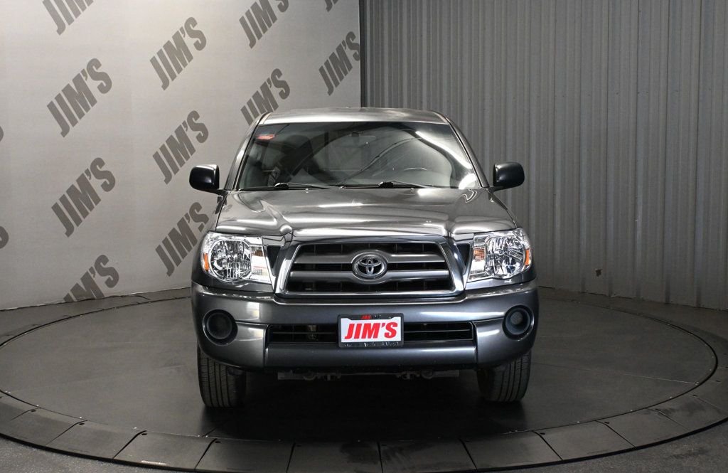 Toyota Tacoma photo 2