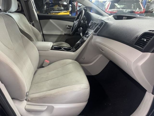 2010 Toyota Venza 4dr Wagon I4 AWD - 23075378 - 19