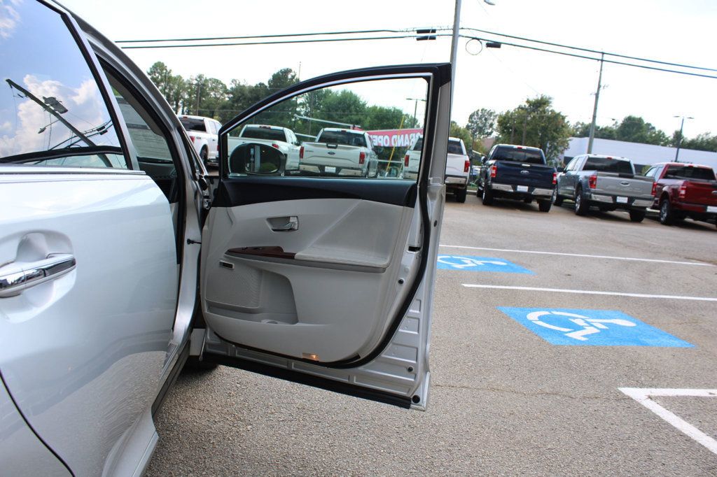 2010 Toyota Venza photo 21