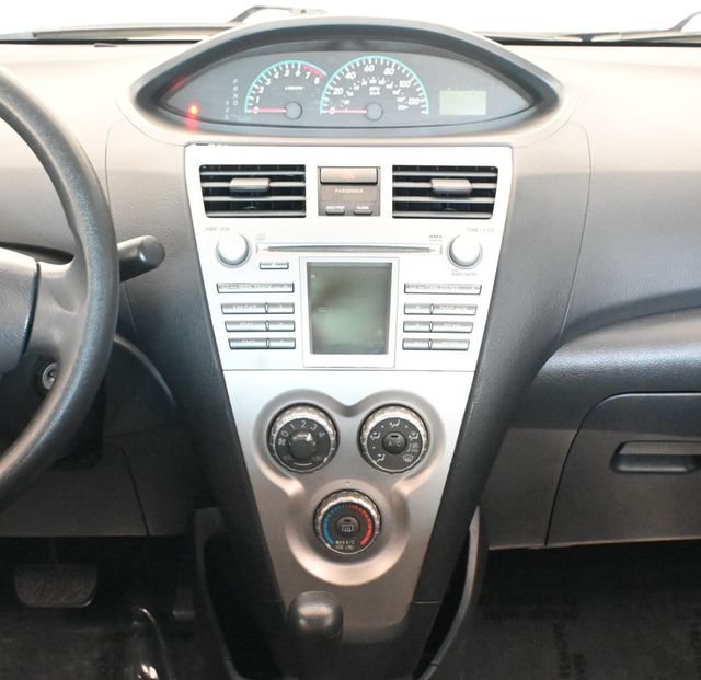 2010 Toyota Yaris 4dr Sedan Automatic - 23061131 - 12