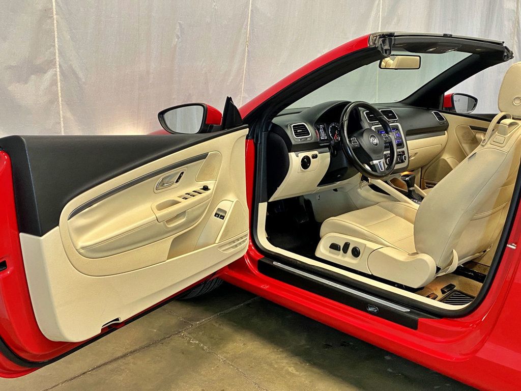 2010 Volkswagen Eos 2dr Convertible DSG Komfort - 23005529 - 24