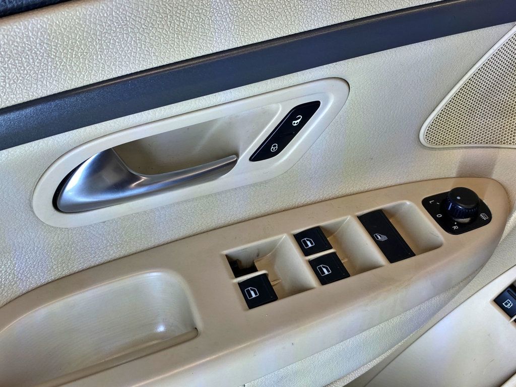 2010 Volkswagen Eos 2dr Convertible DSG Komfort - 23005529 - 25