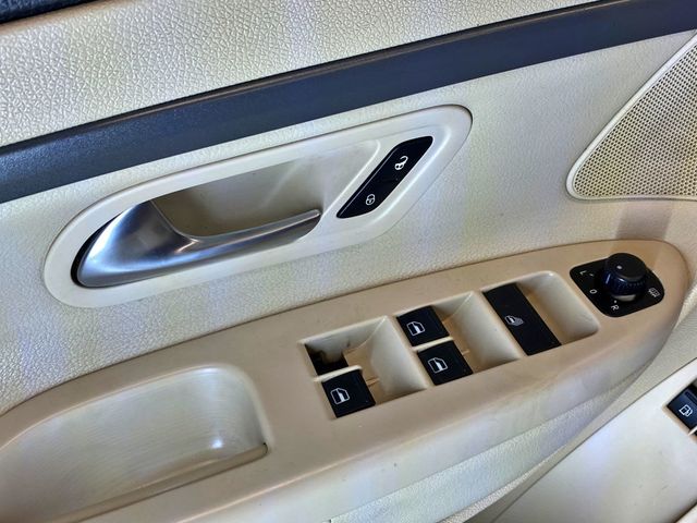 2010 Volkswagen Eos 2dr Convertible DSG Komfort - 23005529 - 25