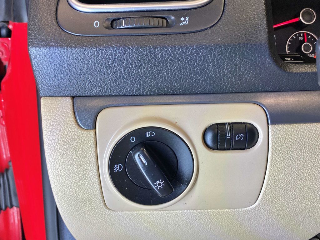 2010 Volkswagen Eos 2dr Convertible DSG Komfort - 23005529 - 31