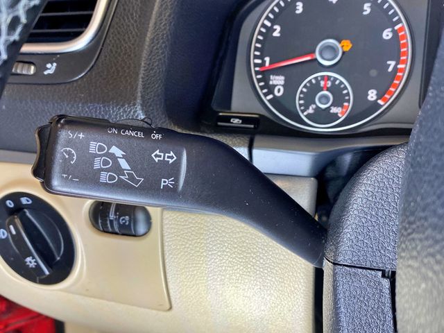 2010 Volkswagen Eos 2dr Convertible DSG Komfort - 23005529 - 35