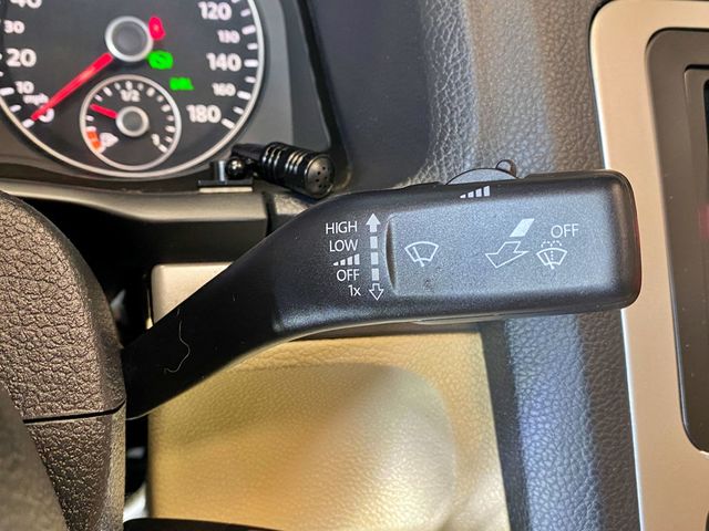 2010 Volkswagen Eos 2dr Convertible DSG Komfort - 23005529 - 36