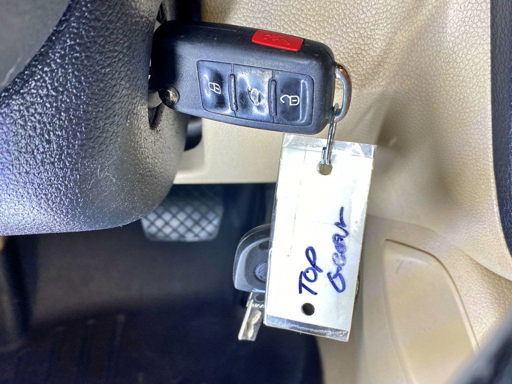 2010 Volkswagen Eos 2dr Convertible DSG Komfort - 23005529 - 38