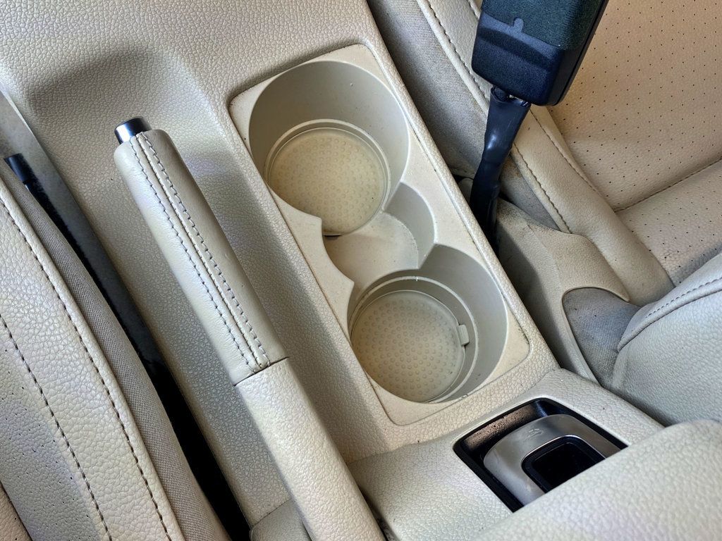 2010 Volkswagen Eos 2dr Convertible DSG Komfort - 23005529 - 43