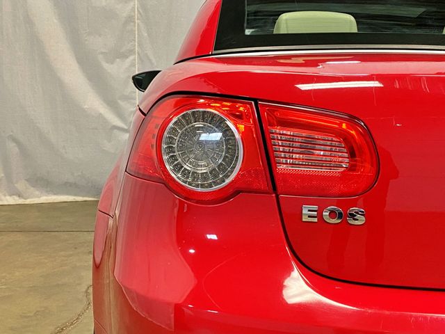 2010 Volkswagen Eos 2dr Convertible DSG Komfort - 23005529 - 8