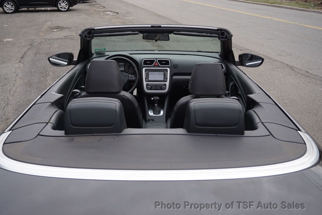 2010 Volkswagen Eos 2dr Convertible DSG Komfort CLEAN CARFAX LOW MILES  - 22959397 - 13