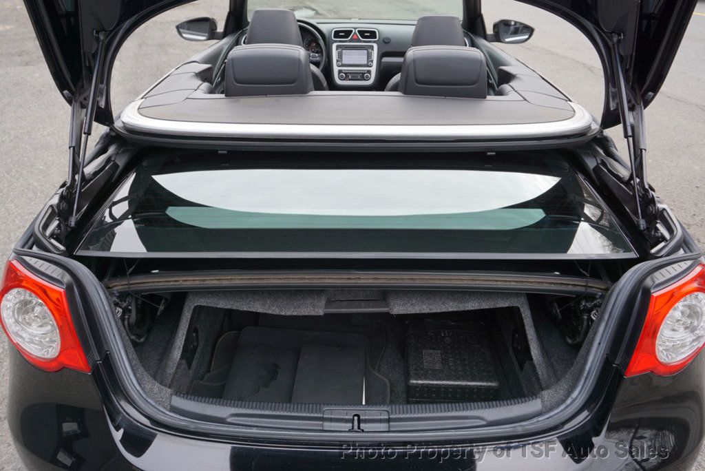 2010 Volkswagen Eos 2dr Convertible DSG Komfort CLEAN CARFAX LOW MILES  - 22959397 - 23