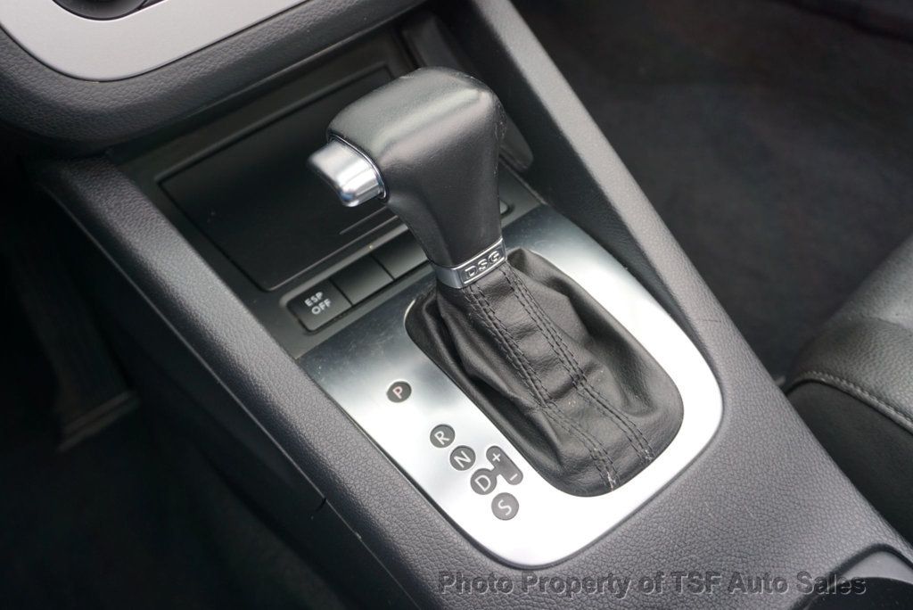 2010 Volkswagen Eos 2dr Convertible DSG Komfort CLEAN CARFAX LOW MILES  - 22959397 - 27