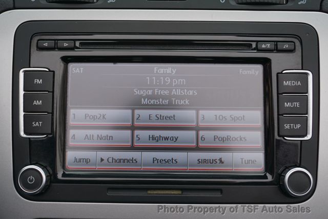 2010 Volkswagen Eos 2dr Convertible DSG Komfort CLEAN CARFAX LOW MILES  - 22959397 - 30