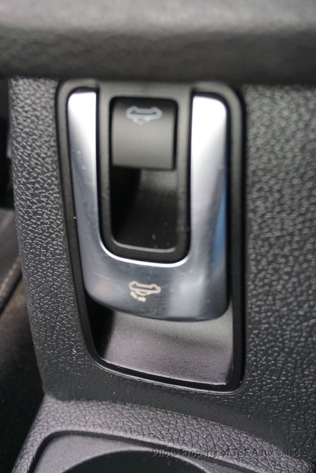 2010 Volkswagen Eos 2dr Convertible DSG Komfort CLEAN CARFAX LOW MILES  - 22959397 - 33