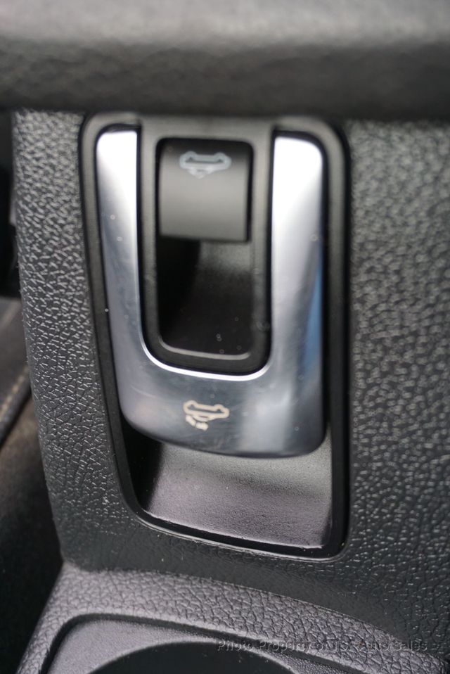 2010 Volkswagen Eos 2dr Convertible DSG Komfort CLEAN CARFAX LOW MILES  - 22959397 - 33