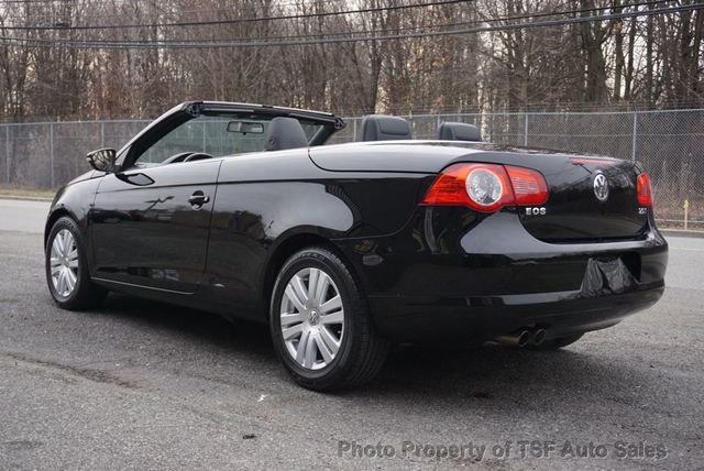 2010 Volkswagen Eos 2dr Convertible DSG Komfort CLEAN CARFAX LOW MILES  - 22959397 - 4