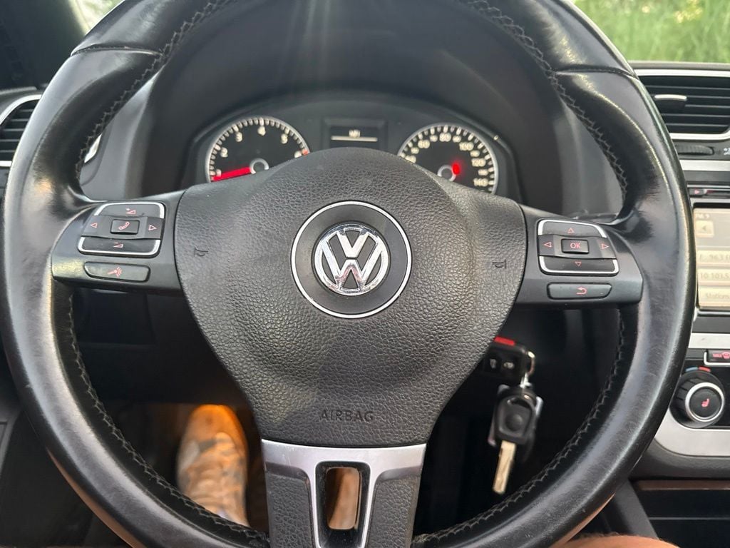 2010 Volkswagen Eos 2dr Convertible Lux - 23068233 - 9