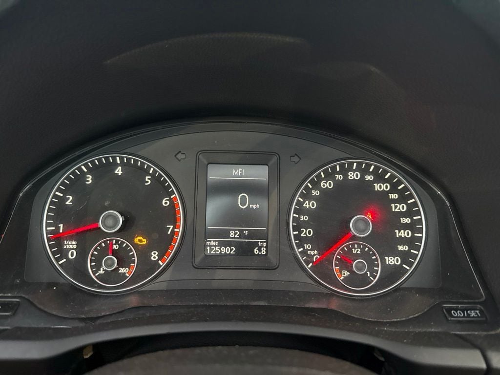 2010 Volkswagen Eos 2dr Convertible Lux - 23068233 - 10